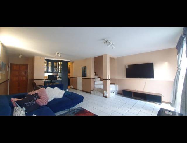 2 BEDROOM TOWNHOUSE FOR SALE IN WINCHESTER HILLS